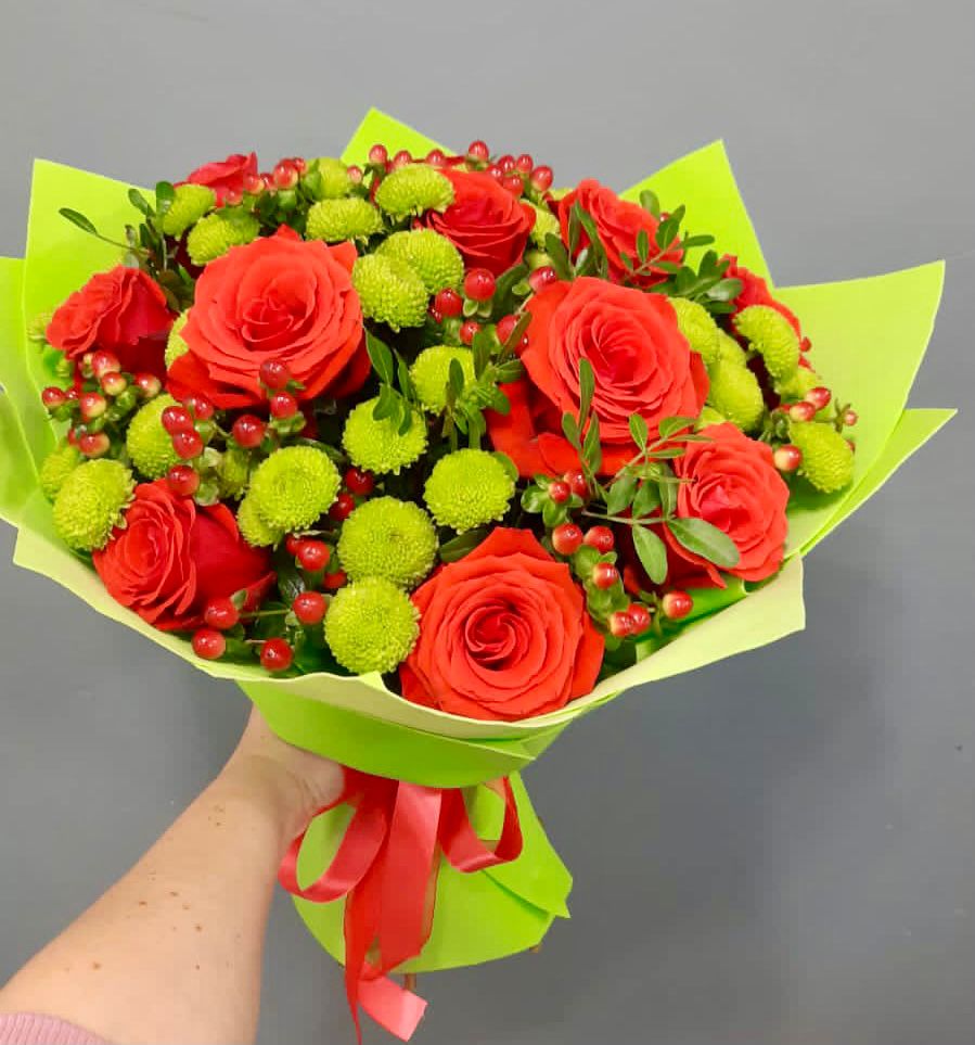 Букет цветов из: Хризантемы и Розы в Дубровке