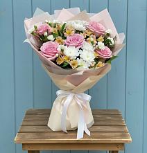 Букет цветов из:  Гвоздики, Орхидеи и Розы #REPLACE_PRED# Дубровке