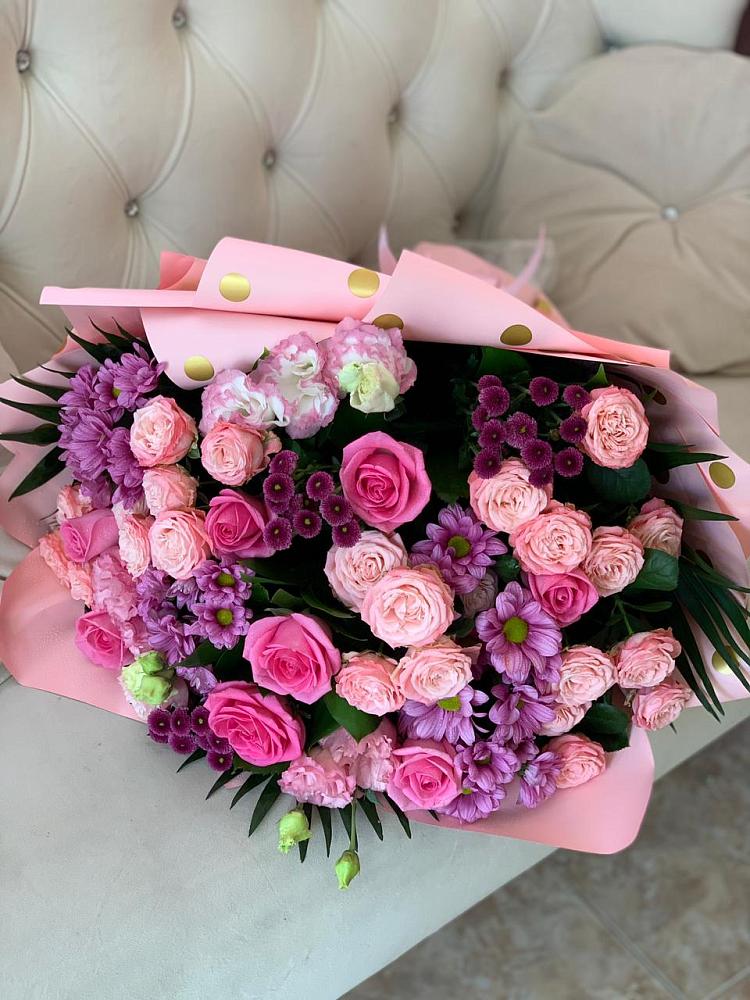 Букет цветов из: Хризантемы, Розы и Лизиантусы в Дубровке