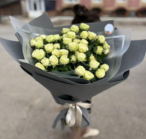 Букет Белые кустовые розы Солинеро в Дубровке