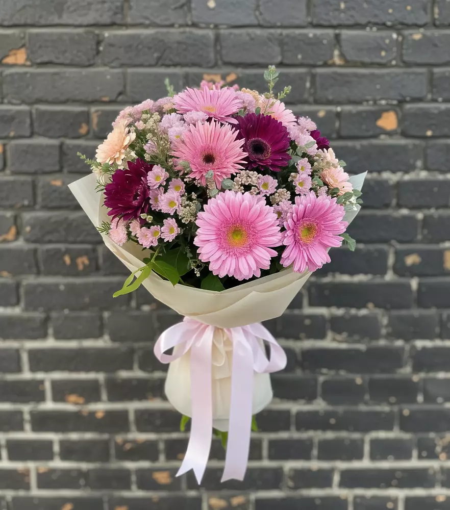 Букет цветов из: Герберы и Хризантемы в Дубровке