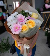 Букет цветов из:  Герберы, Розы и Хризантемы в Дубровке