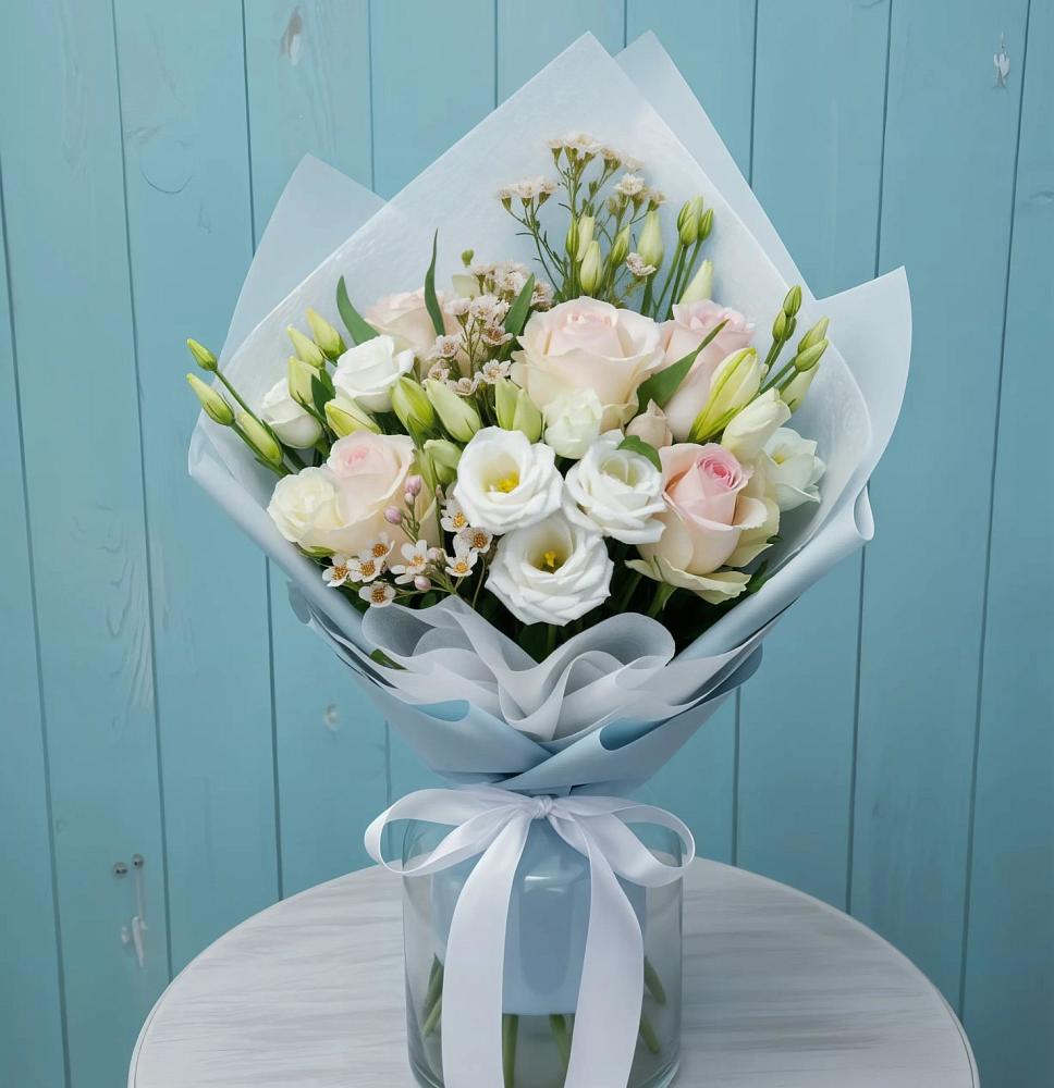 Букет цветов из: Розы и Лизиантусы в Дубровке