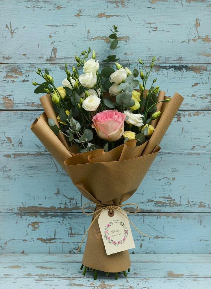 Букет цветов из: Розы и Лизиантусы в Дубровке