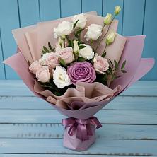 Букет цветов из:  Розы и Лизиантусы в Дубровке