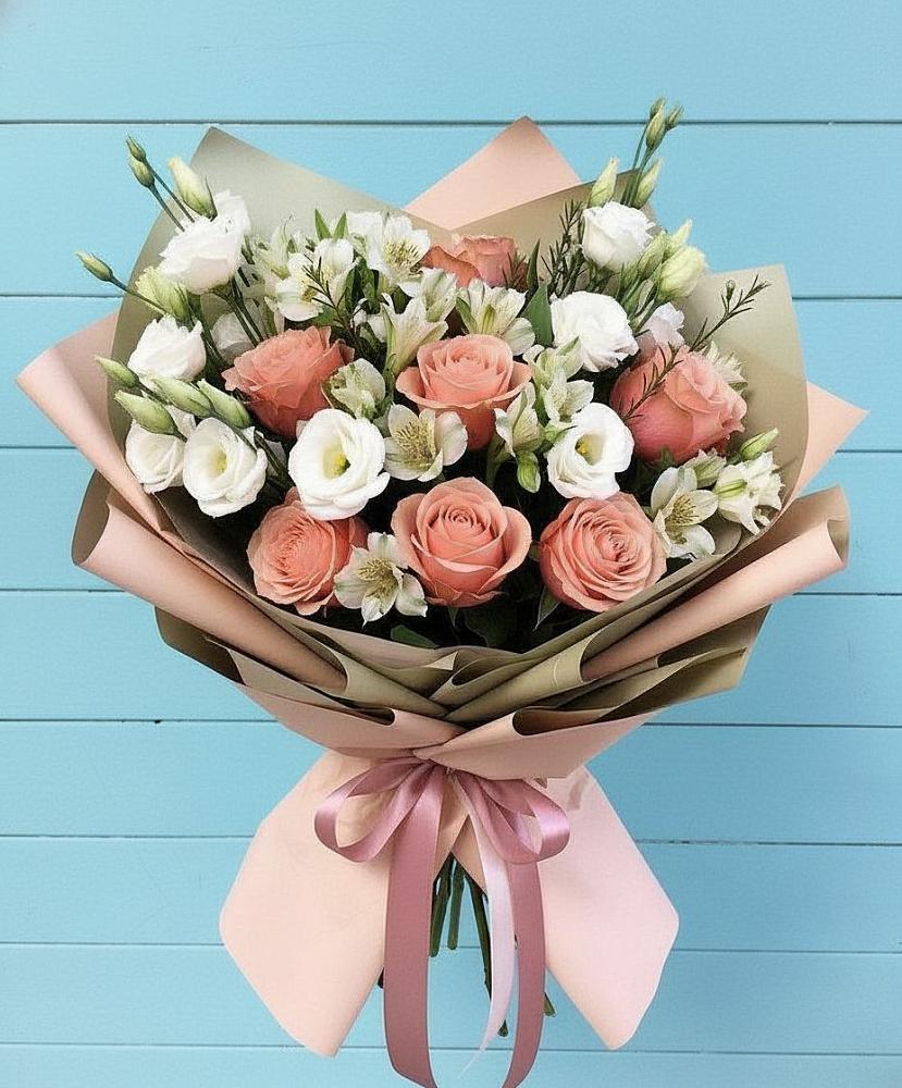 Букет цветов из: Розы, Альстромерии и Лизиантусы в Дубровке