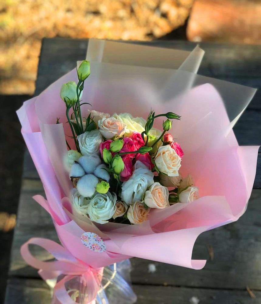 Букет цветов из: Розы и Лизиантусы в Дубровке