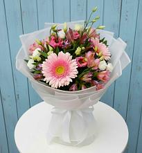 Букет цветов из:  Герберы, Альстромерии и Лизиантусы в Дубровке
