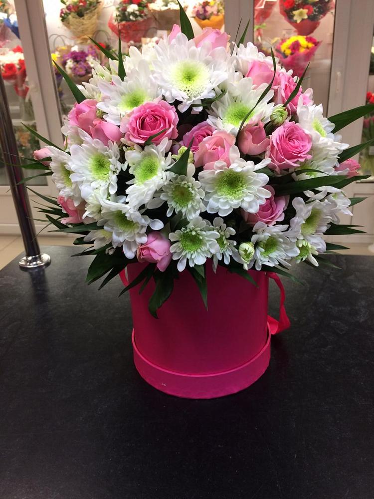 Цветочная композиция из Розы и Хризантемы в шляпной коробке в Дубровке