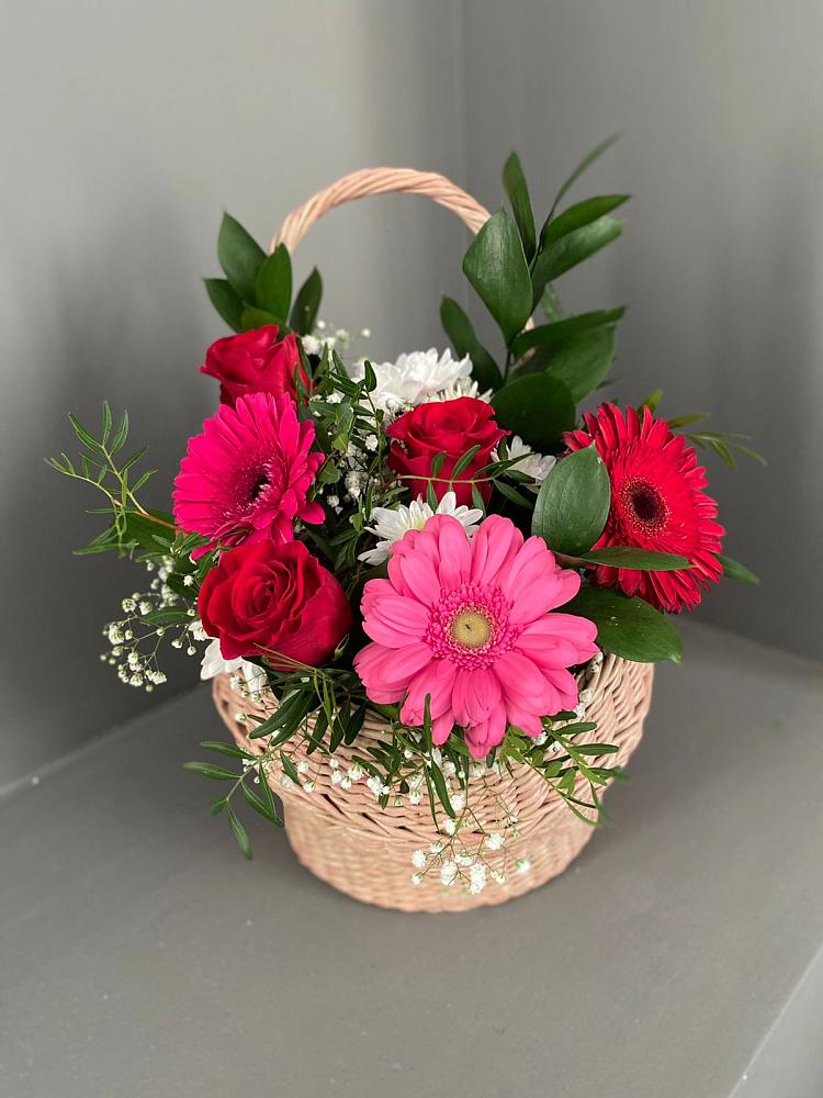 Цветочная композиция из Розы, Хризантемы и Герберы в корзине в Дубровке