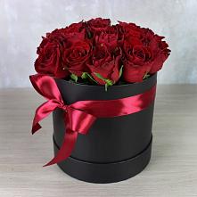 Цветочная композиция из Розы в шляпной коробке в Дубровке