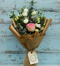 Букет цветов из:  Розы и Лизиантусы в Дубровке