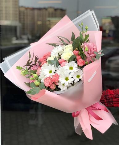Букет цветов из: Розы, Лизиантусы и Хризантемы в Дубровке