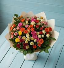 Букет Микс из разноцветных кустовых роз в Дубровке